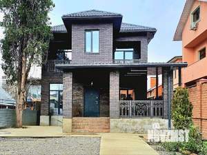 Дом 227м&sup2;, 3-этажный, участок 5 сот.  