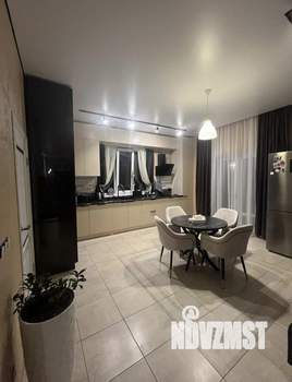 Дом 205м&sup2;, 2-этажный, участок 6 сот.  