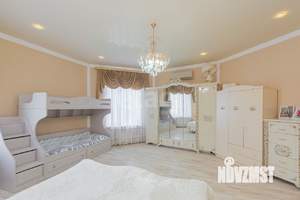 Дом 596м&sup2;, 2-этажный, участок 9 сот.  