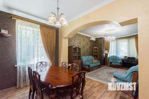 Дом 275м², 3-этажный, участок 6 сот.  