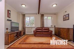 Дом 180м&sup2;, 2-этажный, участок 3 сот.  