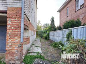 Дом 216м&sup2;, 3-этажный, участок 4 сот.  