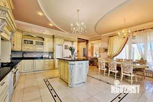 Дом 400м&sup2;, 3-этажный, участок 6 сот.  