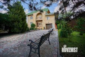 Дом 322м², 3-этажный, участок 10 сот.  