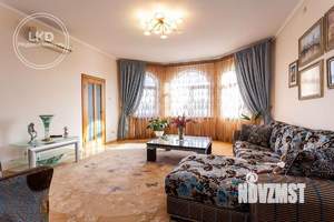 Дом 471м², 3-этажный, участок 10 сот.  