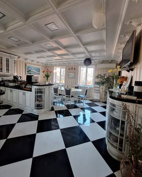 Дом 879м&sup2;, 2-этажный, участок 12 сот.  