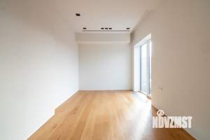 Дом 400м&sup2;, 2-этажный, участок 7 сот.  