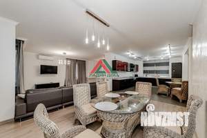 Дом 349м&sup2;, 3-этажный, участок 10 сот.  