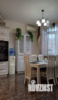 Коттедж 253м², 2-этажный, участок 11 сот.  