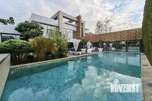 Дом 500м&sup2;, 2-этажный, участок 13 сот.  