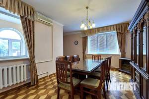 Дом 300м&sup2;, 3-этажный, участок 6 сот.  