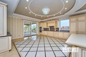 Дом 569м&sup2;, 3-этажный, участок 8 сот.  