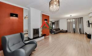 Дом 349м&sup2;, 3-этажный, участок 10 сот.  