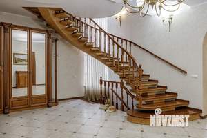 Дом 500м&sup2;, 3-этажный, участок 7 сот.  