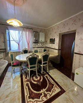 Дом 217м&sup2;, 3-этажный, участок 4 сот.  