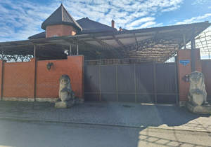 Дом 879м&sup2;, 2-этажный, участок 12 сот.  