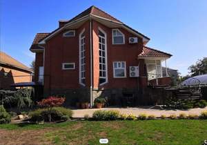 Дом 270м&sup2;, 3-этажный, участок 8 сот.  