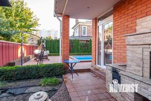 Дом 233м&sup2;, 3-этажный, участок 5 сот.  