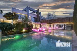 Дом 500м&sup2;, 2-этажный, участок 13 сот.  