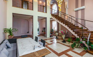 Дом 500м&sup2;, 2-этажный, участок 8 сот.  