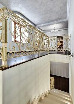 Дом 300м&sup2;, 2-этажный, участок 10 сот.  