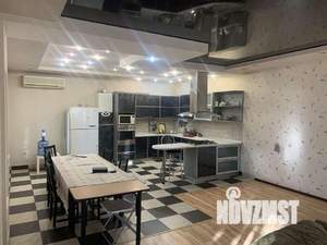 Дом 350м&sup2;, 2-этажный, участок 4 сот.  