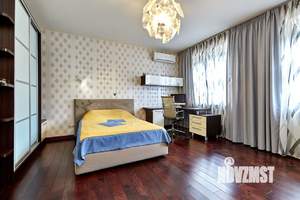 Дом 286м², 2-этажный, участок 4 сот.  