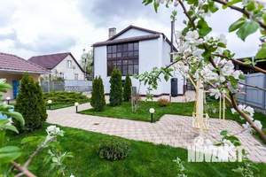 Дом 304м&sup2;, 3-этажный, участок 10 сот.  