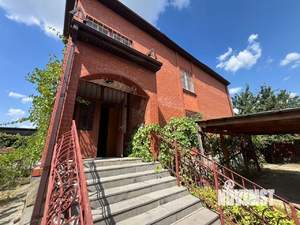 Дом 377м&sup2;, 3-этажный, участок 8 сот.  