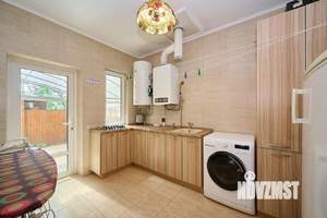 Дом 180м&sup2;, 2-этажный, участок 4 сот.  