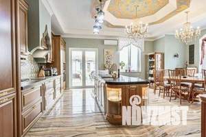 Дом 512м&sup2;, 2-этажный, участок 10 сот.  