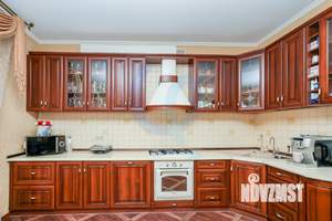 Дом 349м&sup2;, 3-этажный, участок 8 сот.  