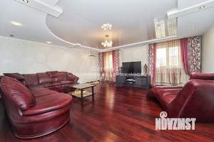 Дом 339м&sup2;, 2-этажный, участок 9 сот.  