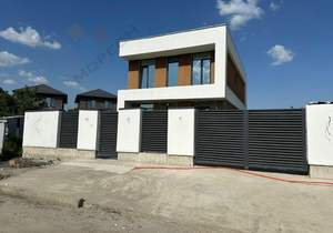 Дом 180м², 2-этажный, участок 5 сот.  