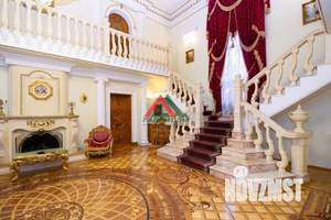 Дом 663м&sup2;, 2-этажный, участок 9 сот.  