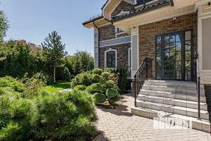 Дом 800м², 3-этажный, участок 15 сот.  