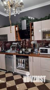 Дом 320м², 2-этажный, участок 10 сот.  