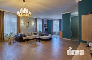 Дом 220м&sup2;, 2-этажный, участок 10 сот.  