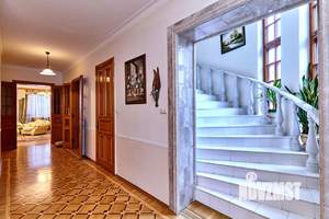 Дом 565м&sup2;, 2-этажный, участок 8 сот.  