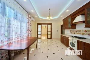 Дом 267м&sup2;, 2-этажный, участок 6 сот.  