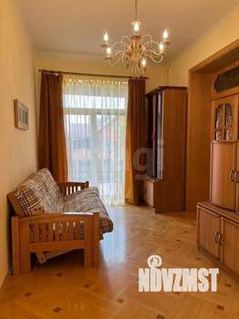 Дом 290м&sup2;, 3-этажный, участок 8 сот.  