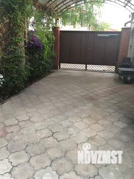 Дом 658м&sup2;, 2-этажный, участок 7 сот.  