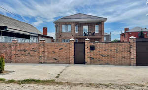 Дом 242м&sup2;, 2-этажный, участок 6 сот.  