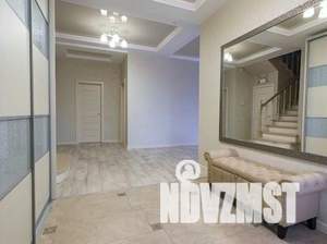 Коттедж 300м², 2-этажный, участок 12 сот.  