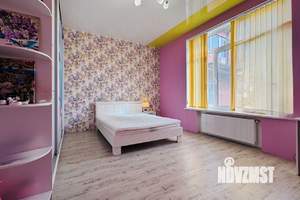 Дом 250м&sup2;, 2-этажный, участок 4 сот.  