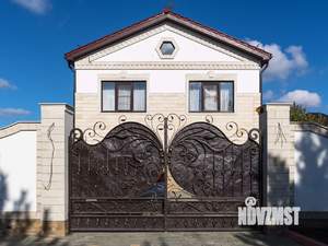 Дом 640м&sup2;, 3-этажный, участок 10 сот.  