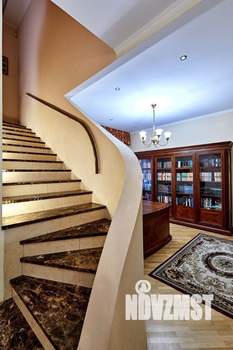 Дом 430м², 3-этажный, участок 9 сот.  