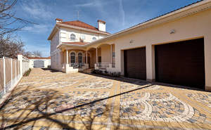 Дом 288м&sup2;, 2-этажный, участок 4 сот.  