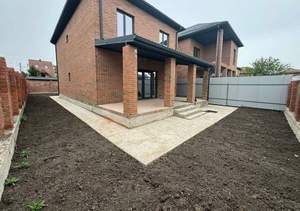 Дом 220м&sup2;, 2-этажный, участок 4 сот.  