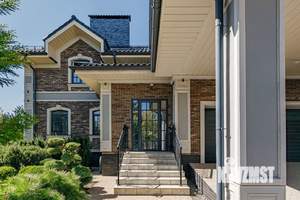 Дом 800м², 3-этажный, участок 15 сот.  